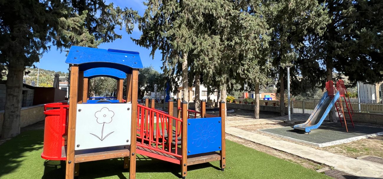 Park in the center of the community in Pyrga